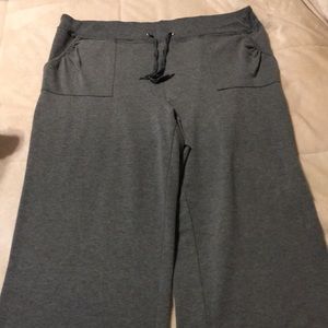 2X gray capri knit pants